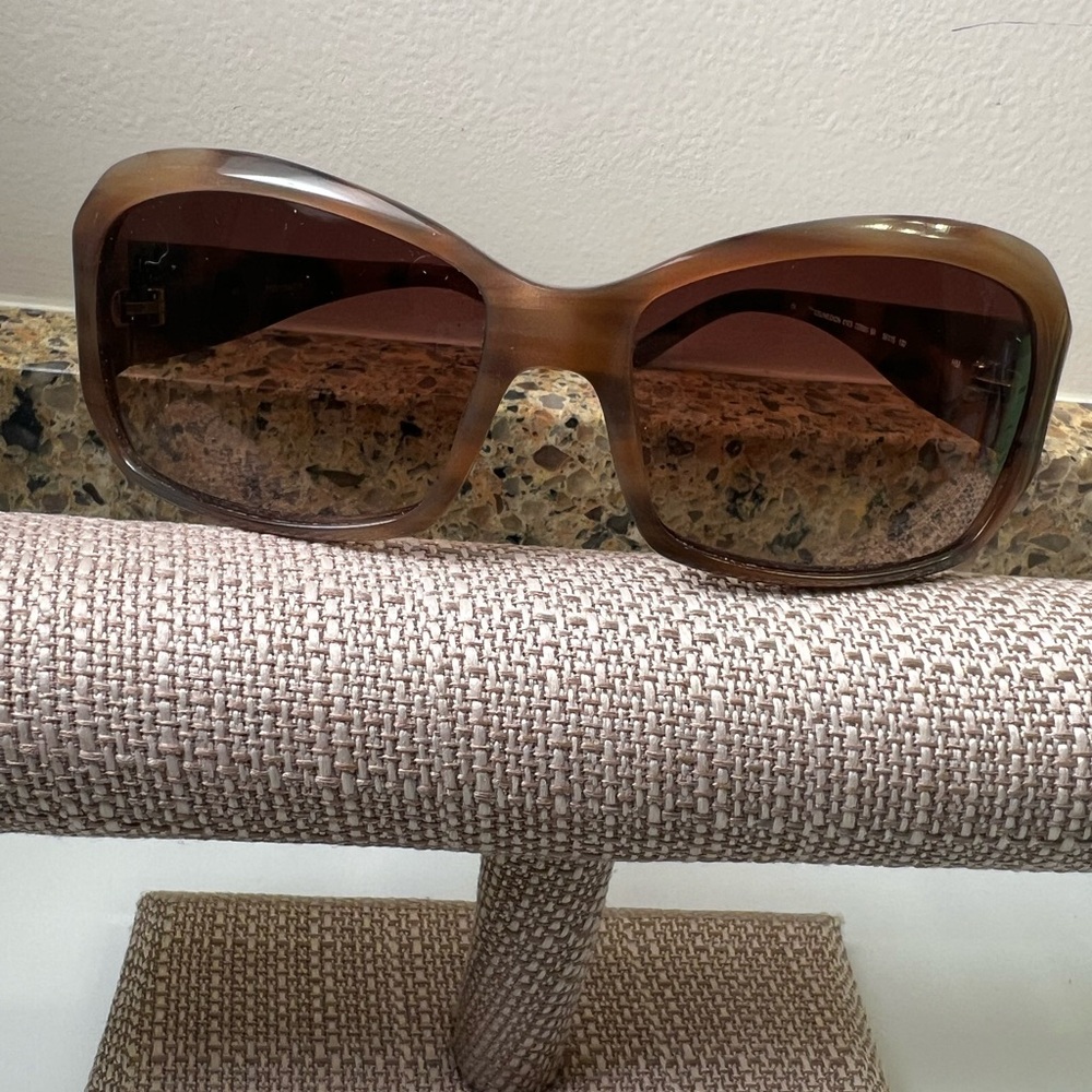 Celine Dion Preowned women’s brown sunglasses and case - Picture 8 of 16